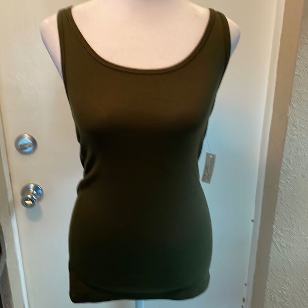 NWT Amazon Essentials Army Green Sleeveless Soft Fitted Round Neck Tank Top S
